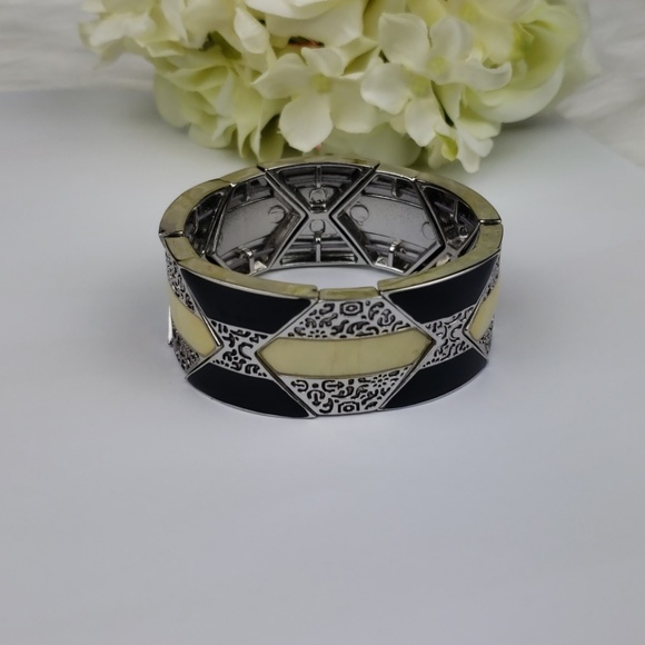 Lia Sophia Jewelry - FINAL Like New! Lia Sophia Stretch Bracelet